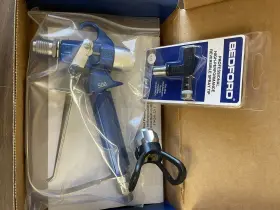 61-3497 Bedford Precision Bp7250 Spray Gun With Guard And Rac V-515 Tip 7250 Psi