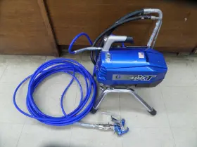 490xt Graco Ultimate Airless Paint Sprayer Kit - Excellent