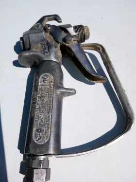 824987 Graco Airless Spray Gun #824987 2303a Used. Nice Tight Trigger