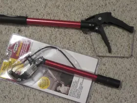 28690 Hyde Quickreach Telescoping Pole Extends From 7 1/2ft Feet To 12ft