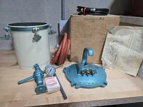 Qbw-6223b Montgomery Ward Vintage Wards Powr-kraft Pressure Paint Tank Spray Pot Hoses Gauge Nos
